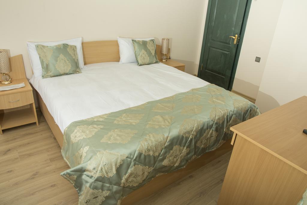 City Walls Hotel Bakoe Buitenkant foto