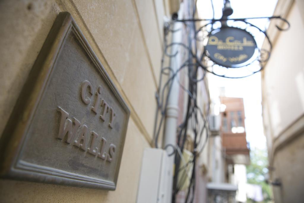 City Walls Hotel Bakoe Buitenkant foto