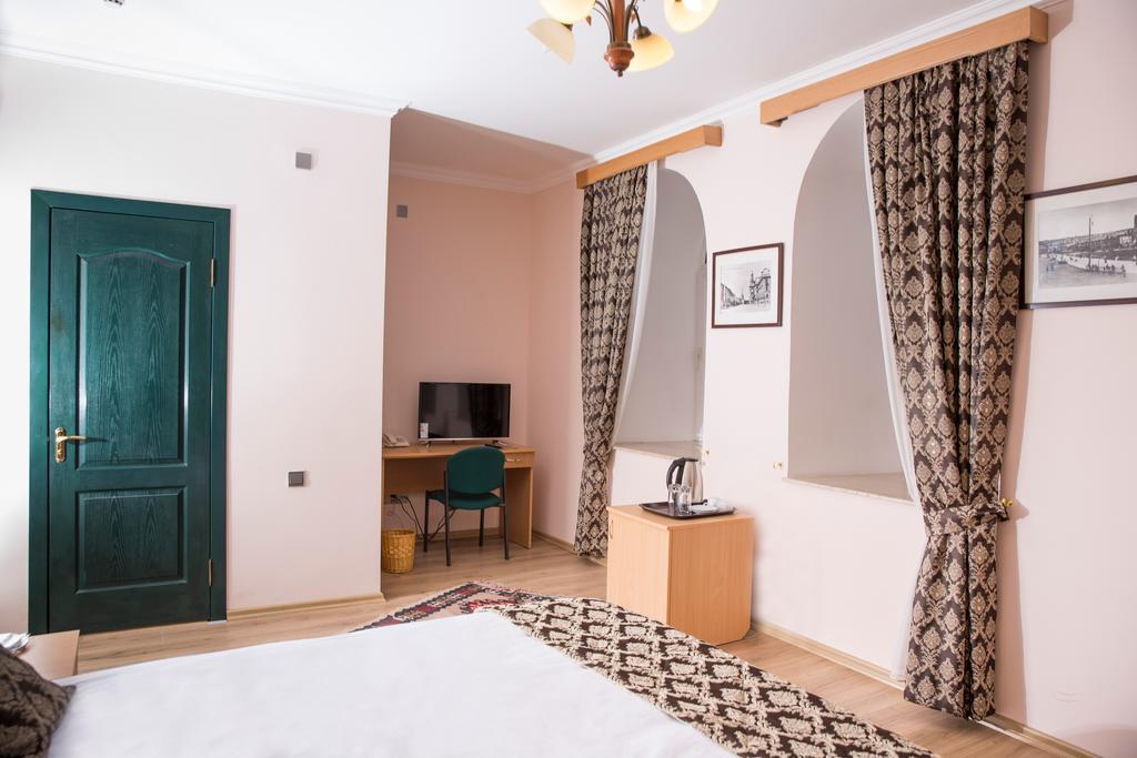 City Walls Hotel Bakoe Buitenkant foto