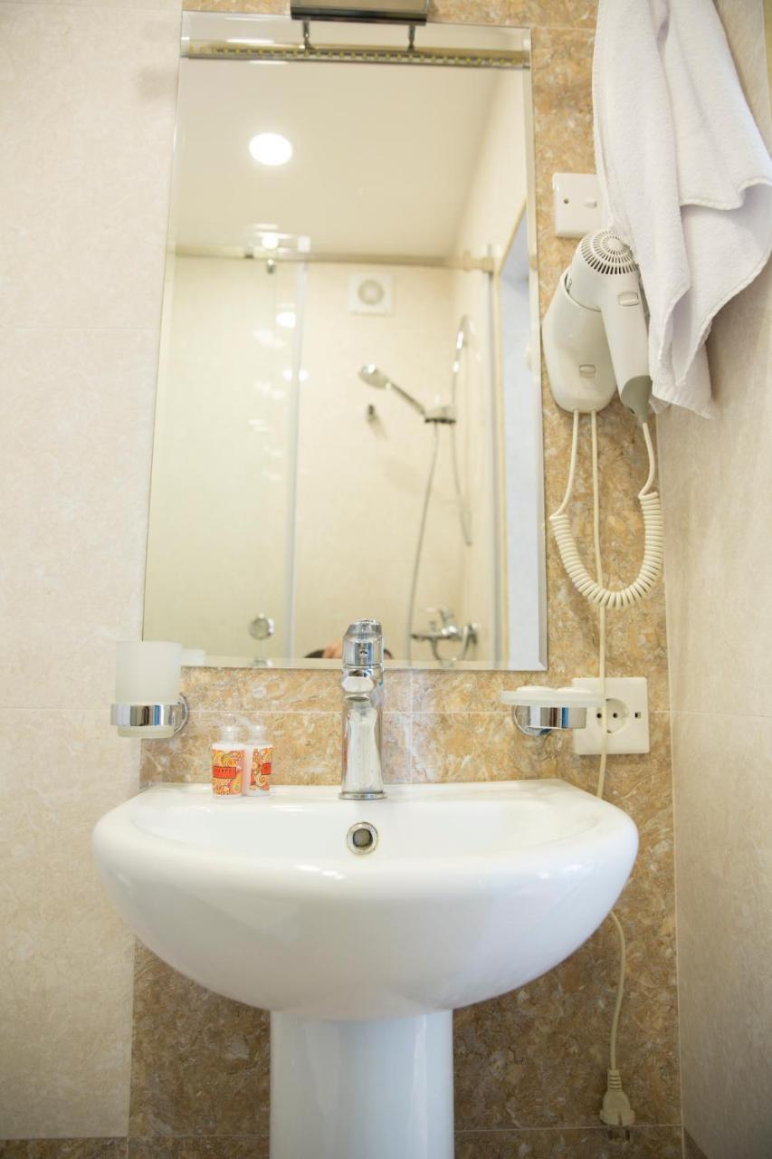 City Walls Hotel Bakoe Buitenkant foto